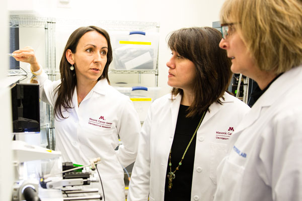 Silvia Balbo in lab