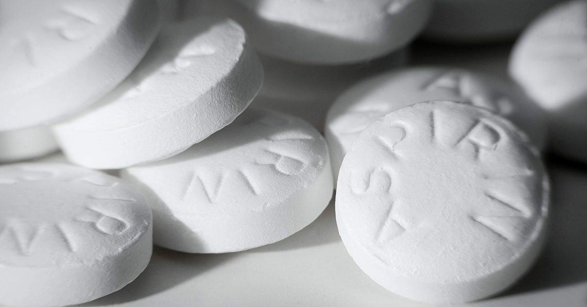 aspirin fb هل يمكن إعطاء الأسبرين للقطط والكلاب؟ والجرعة المناسبة والأعراض الجانبية 1 هل يمكن إعطاء الأسبرين للقطط والكلاب؟ والجرعة المناسبة والأعراض الجانبية