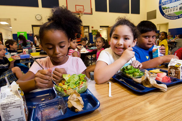 kids at a lunch table