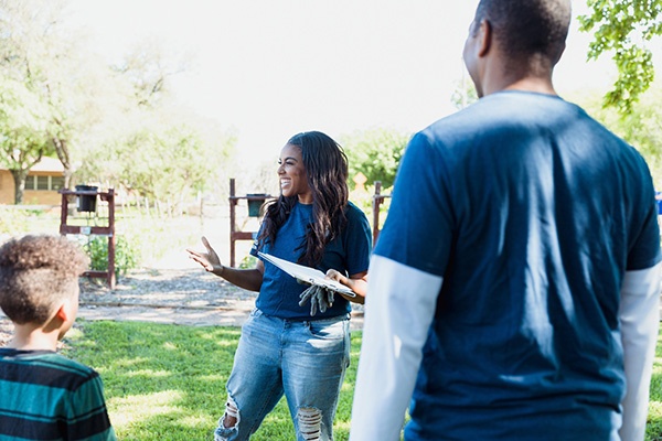 year-end-2022-undergrad personal talking to a group outside