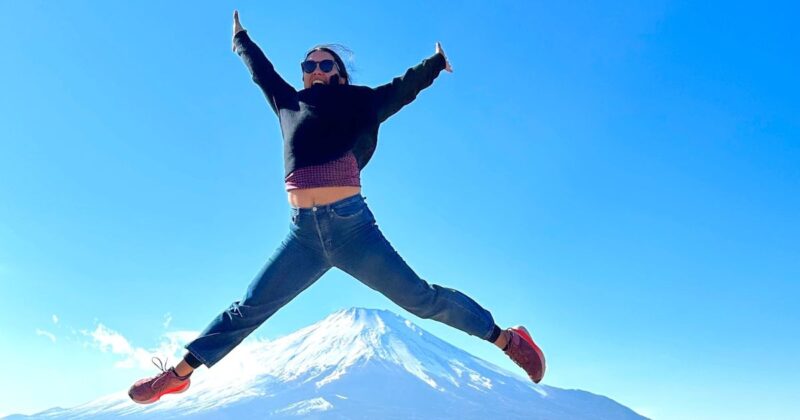 SSPH-banner-Zidane Zidane jumping with mountain in the background